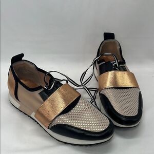 Steve Madden Pale Pink, Gold and Black Tennis Shoes Big Girl 5